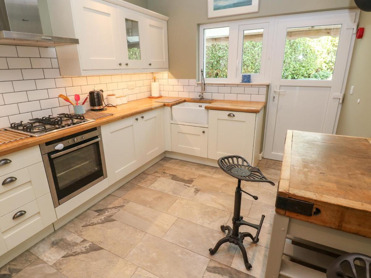 Sandtop Tenby Exterior photo