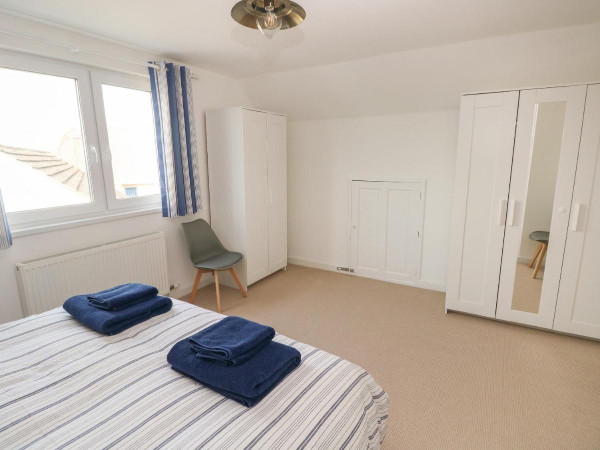 Sandtop Tenby Exterior photo